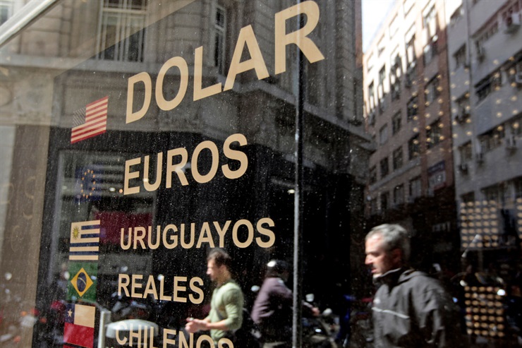 Pese el anuncio de la vuelta al FMI, el dólar volvió a subir