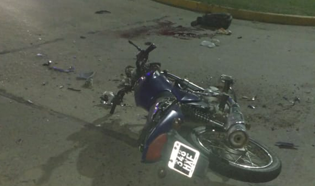 Motociclista grave tras chocar contra una camioneta