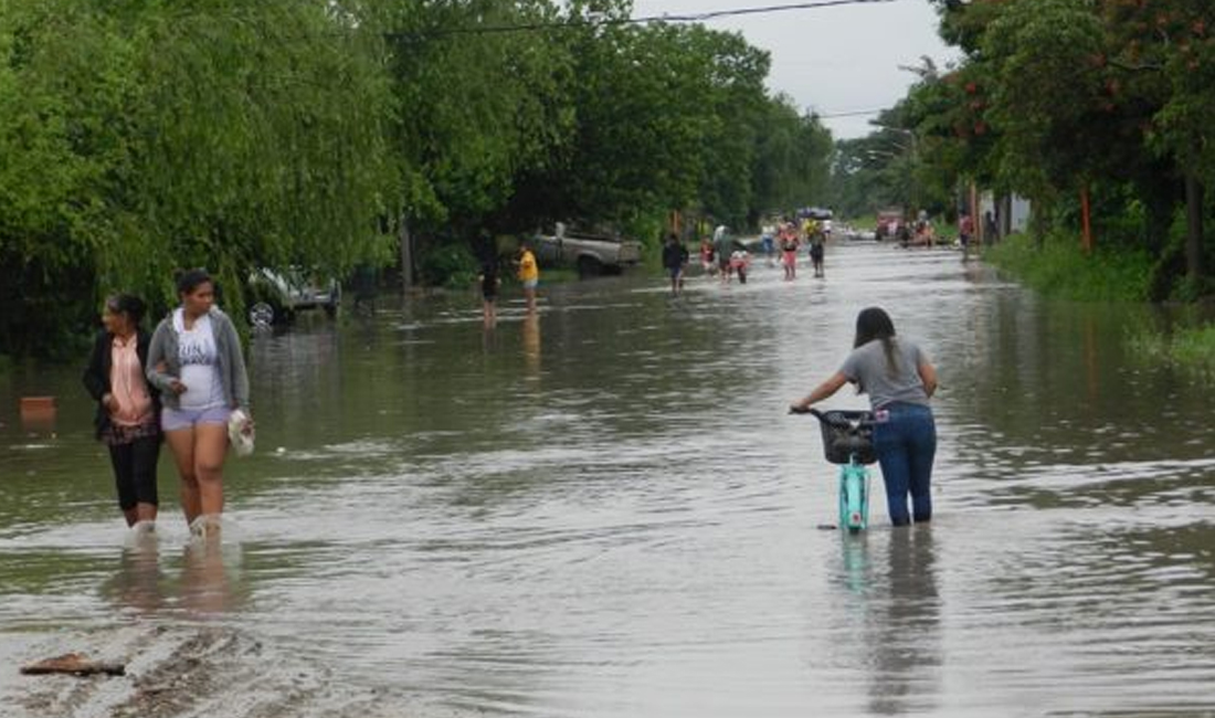 Barrios enteros inundados tras las lluvias en San Javier