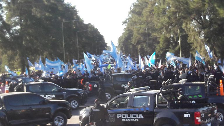 Un operativo policial del ministro de Seguridad de Santa Fe intentó frenar una marcha a favor de Vicentin