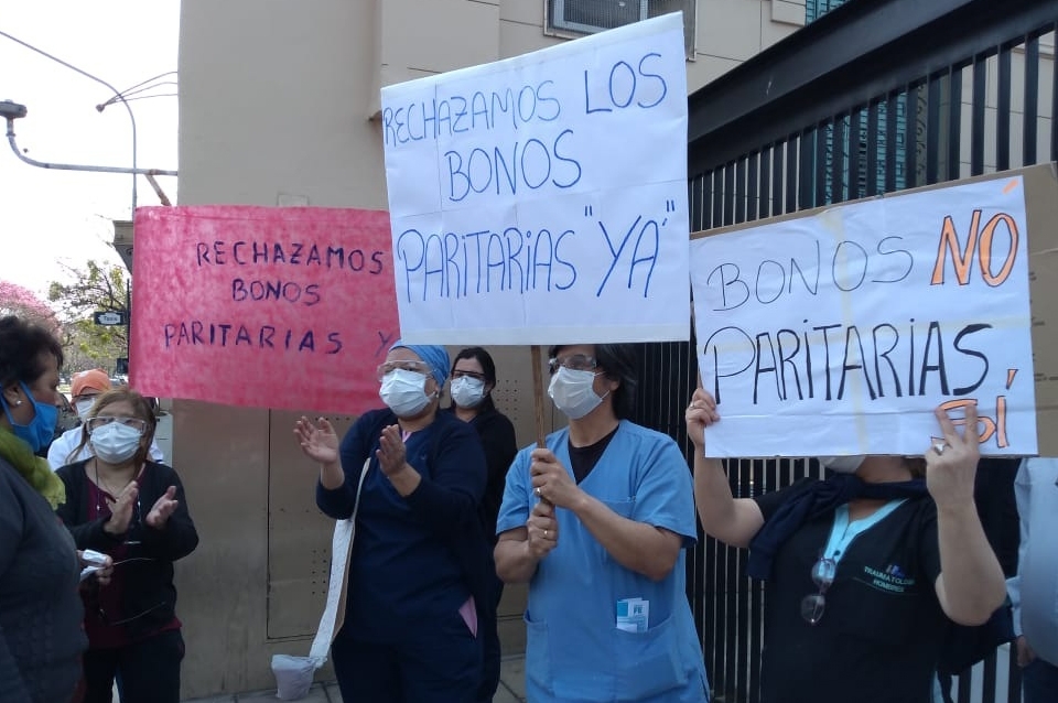 Trabajadores de la salud se manifestaron en rechazo al bono y al acuerdo de ATE-UPCN