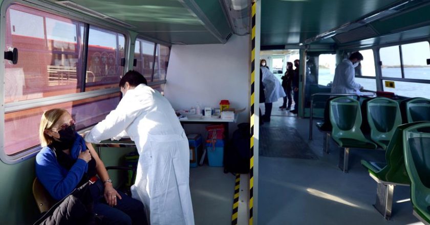 Italia se convierte en el primer país occidental en imponer la vacunación contra el Covid-19 a todos los trabajadores