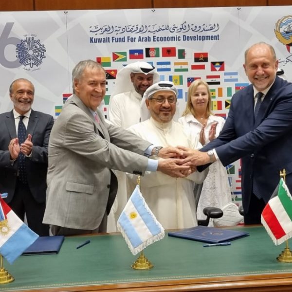 Perotti y Schiaretti firmaron en Kuwait el crédito para iniciar la construcción del Acueducto Biprovincial Santa Fe – Córdoba