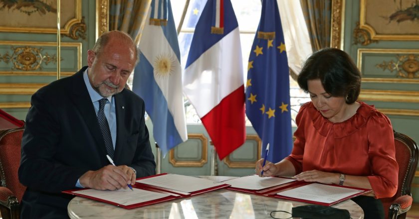 La provincia firmó un convenio con Francia para la enseñanza del idioma en escuelas santafesinas