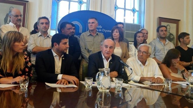 Piden la detención de Parrilli, que denunció «espionaje político»