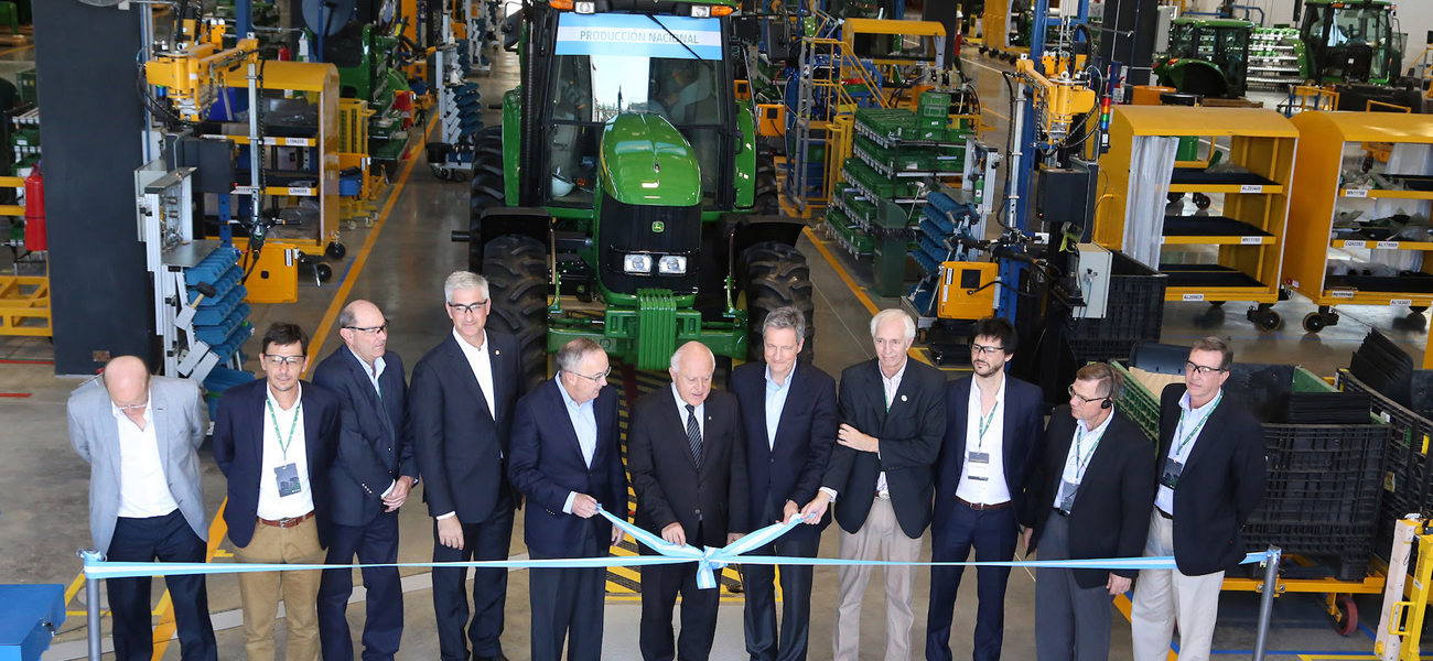 Lifschitz participó del lanzamiento de un nuevo tractor de John Deere