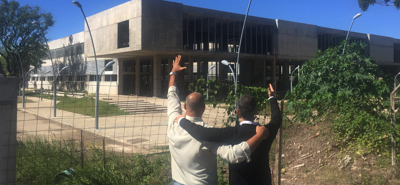«Obra que se anuncia, obra que se realiza»