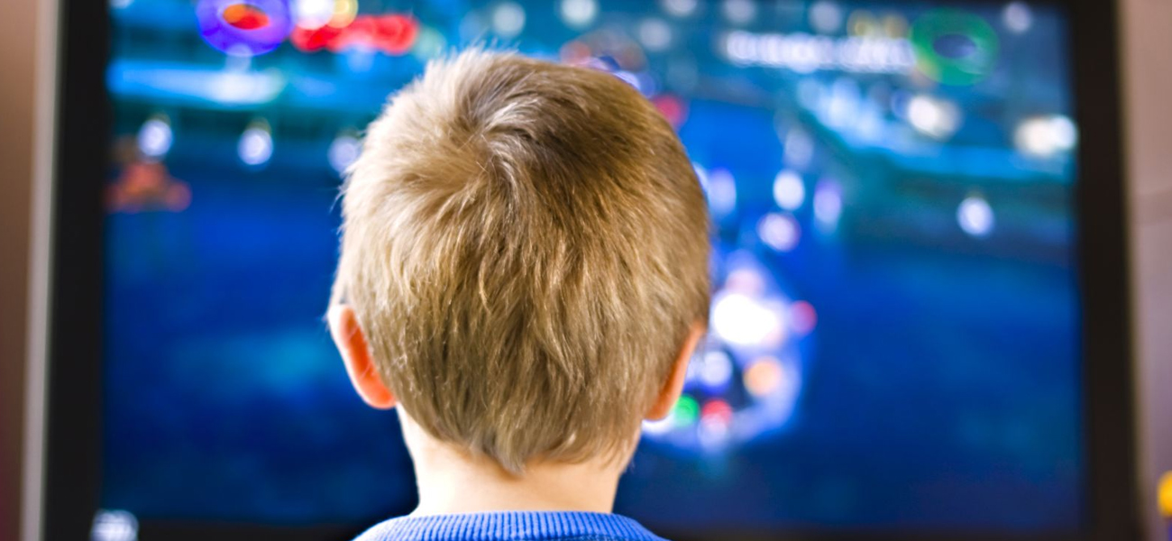 Proponen herramientas para proteger a los niños de las publicidades engañosas
