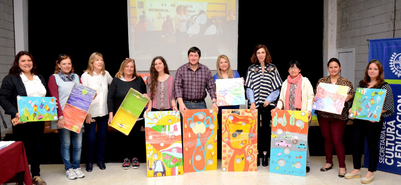 Entrega de juguetes de madera del Fondo Cultural Municipal