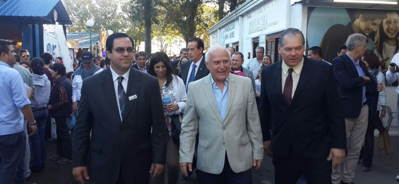 Lifschitz reconocido por público y empresarios del norte