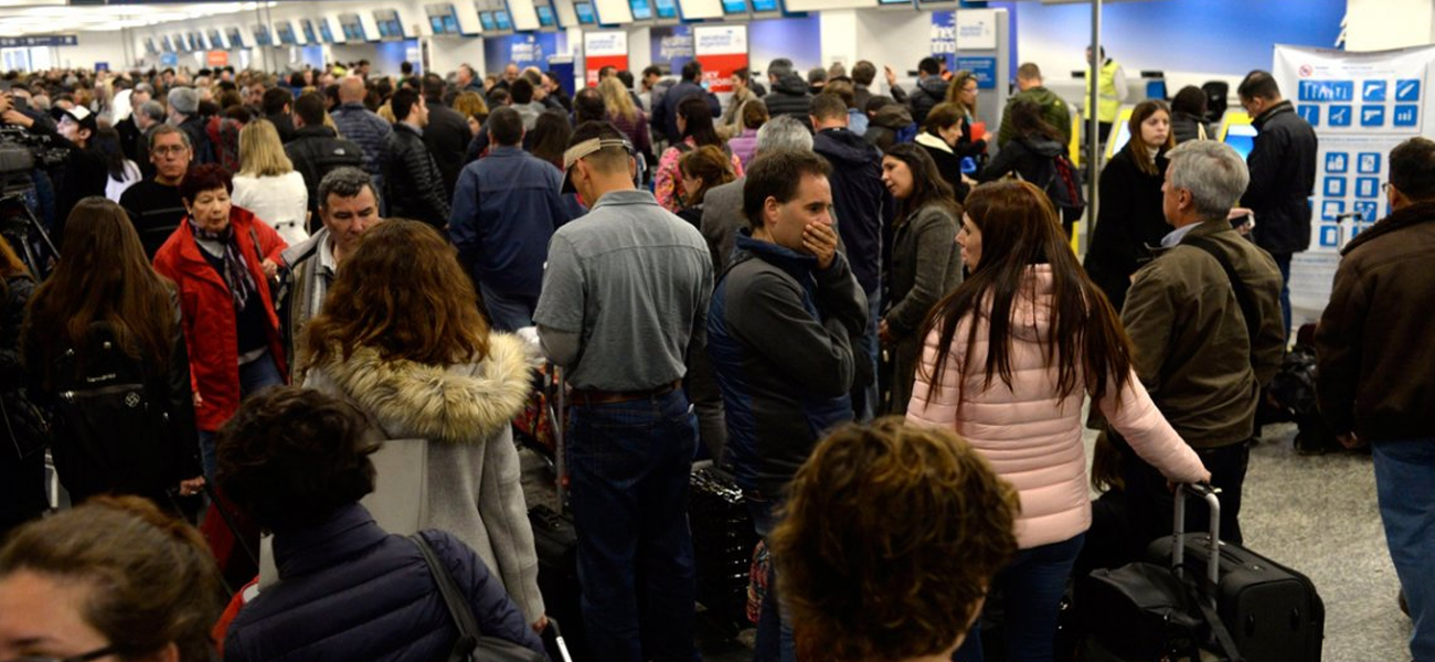 Aerolíneas adelantó el paro y hay caos por vuelos cancelados