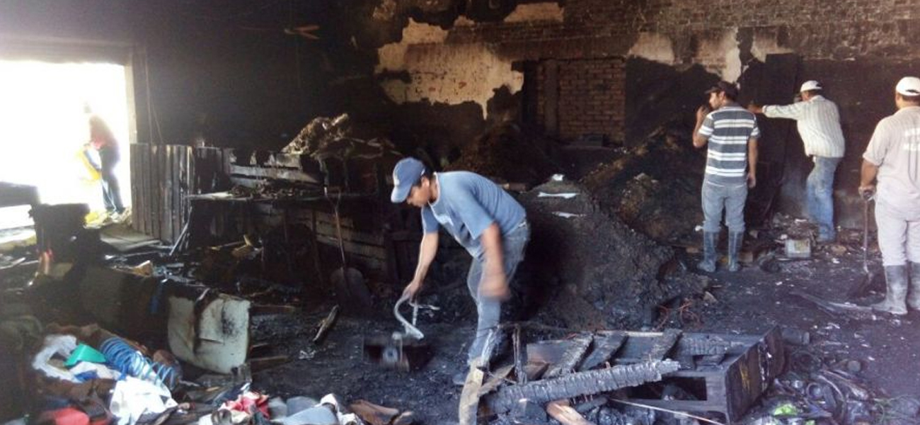 Voraz incendio consumió un local comercial en Malabrigo