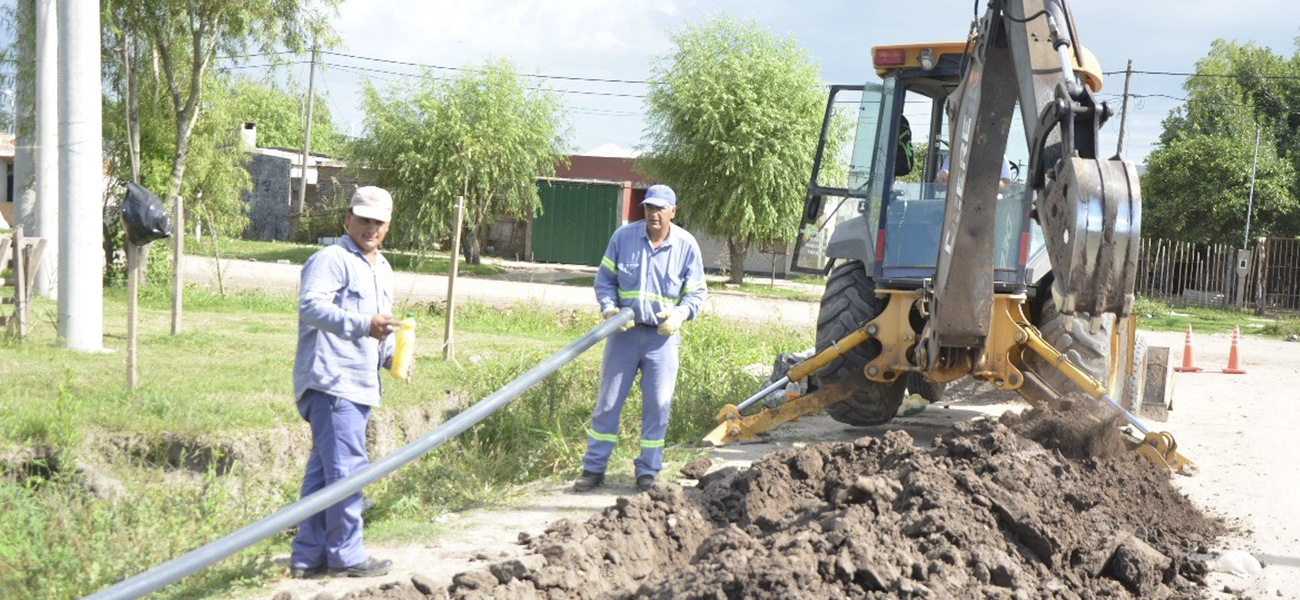 Tendido de red de agua para barrio América y Loteo Belén