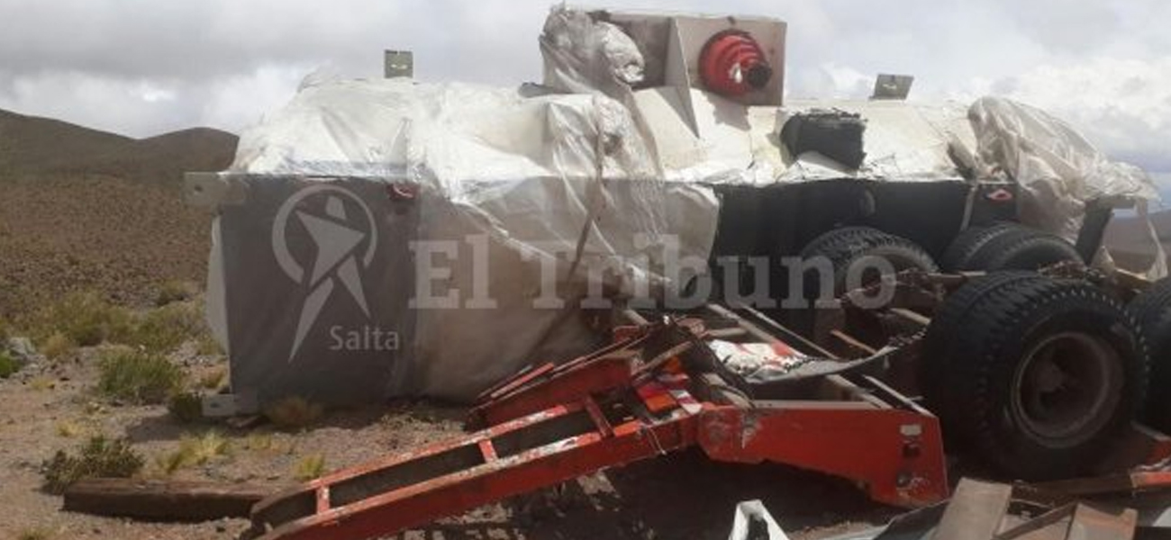 Salta: volcó un camión que llevaba partes de un telescopio valuado en $8 millones