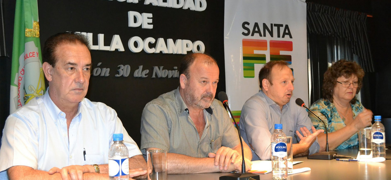 La provincia firmó convenios y entregó fondos para construir 44 nuevas viviendas