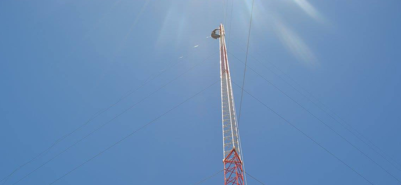 Roban la antena de una radio en Florencia