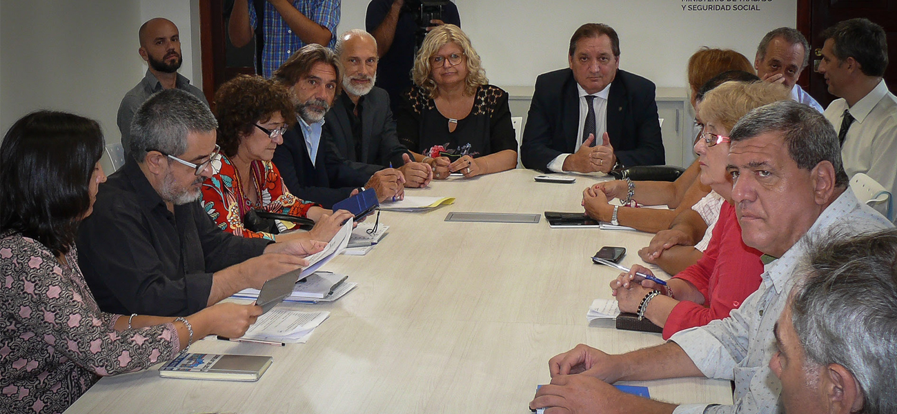 Se llevó a cabo la primera reunión de la paritaria docente, todavía sin ...