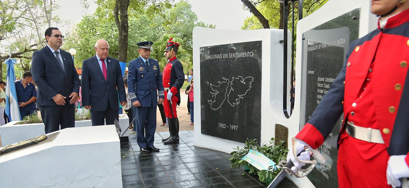 Lifschitz participó en Reconquista del acto en conmemoración del Día del Veterano y los Caídos en la Guerra de Malvinas