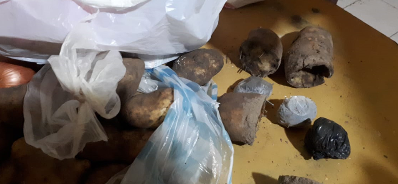 Iban a entregarle papas rellenas de droga a un detenido de la Celaduría de Reconquista