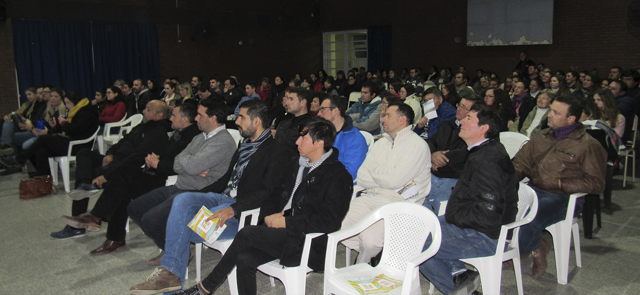Masiva concurrencia a la conferencia de Juan Bautista Segonds en Las Toscas