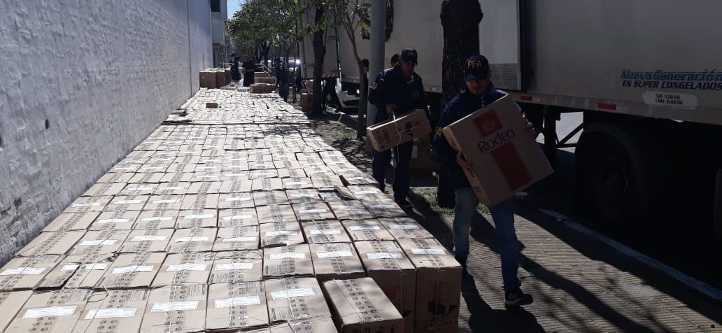 Secuestran un cargamento de cigarrillos de contrabando