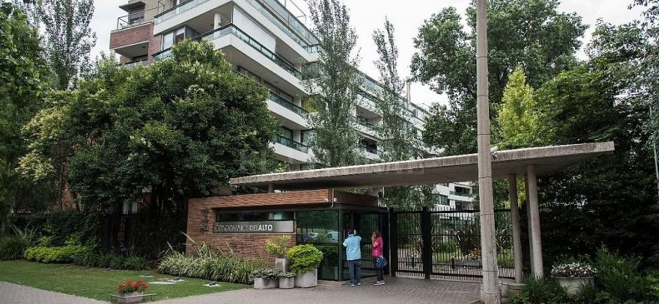 Rosario: Allanan una propiedad en busca de un narco y se encuentran a un jefe de la policía