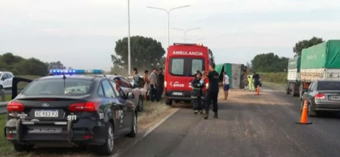 Chocó a 7 autos y un camión en la autopista Santa Fe-Rosario y se suicidó