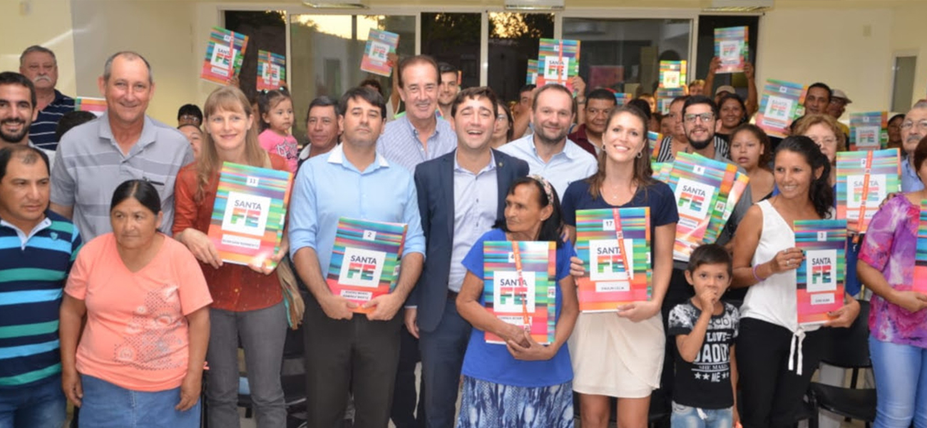 La provincia entregó 47 escrituras del programa “Protegé tu casa” en Avellaneda