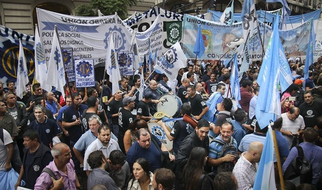 Metalúrgicos de la UOM firmaron un aumento del 36% con cláusula gatillo
