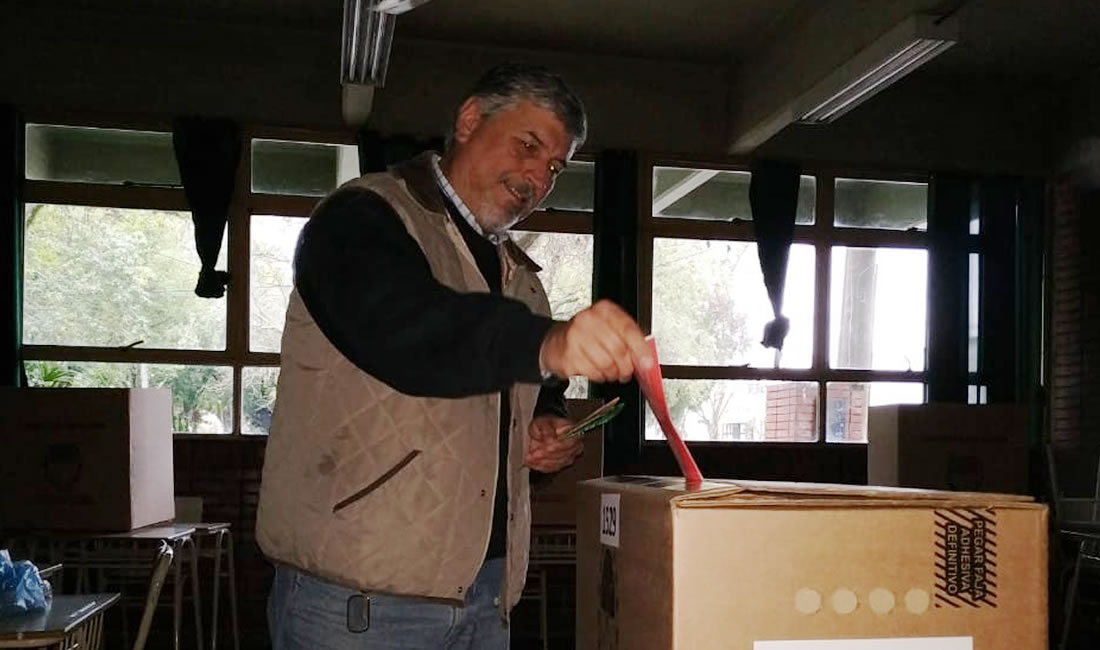 Votó Emilio Adobato