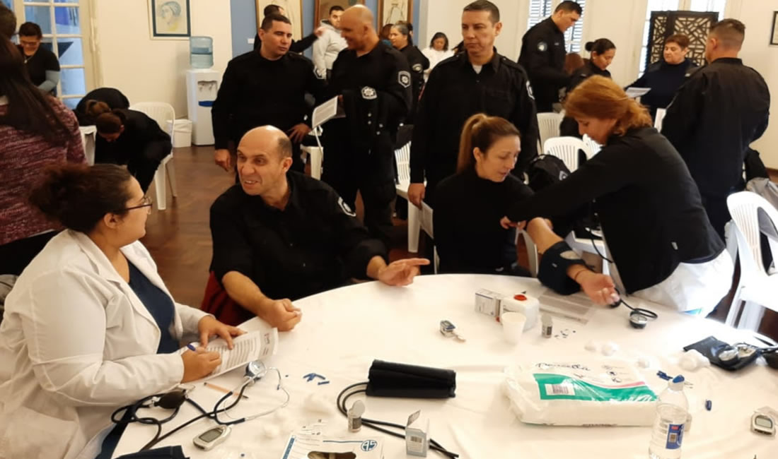 La provincia realizó chequeos cardiovasculares voluntarios a personal policial