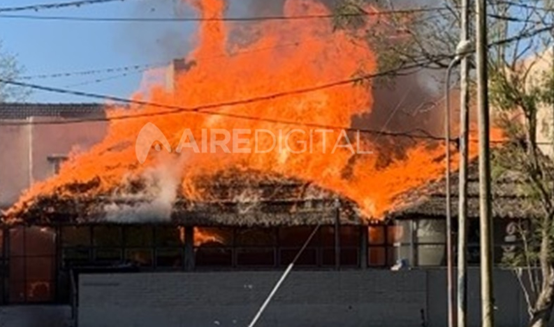 Incendio consumió el quincho de un comedor de Santa Fe