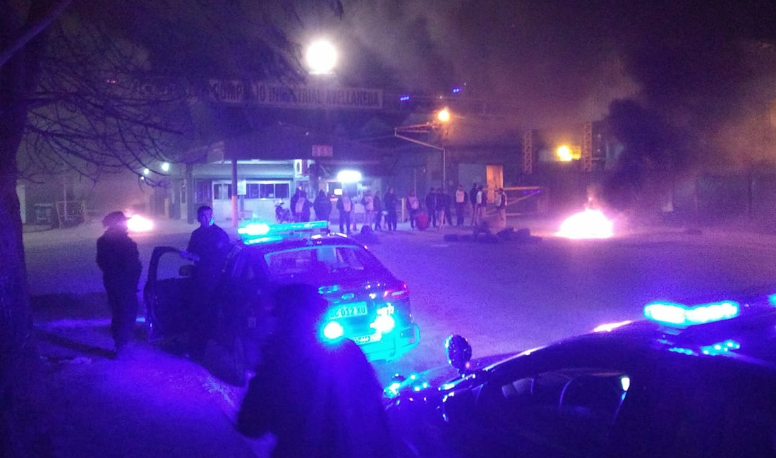Aceiteros se manifiestan en el ingreso a la planta Vicentín