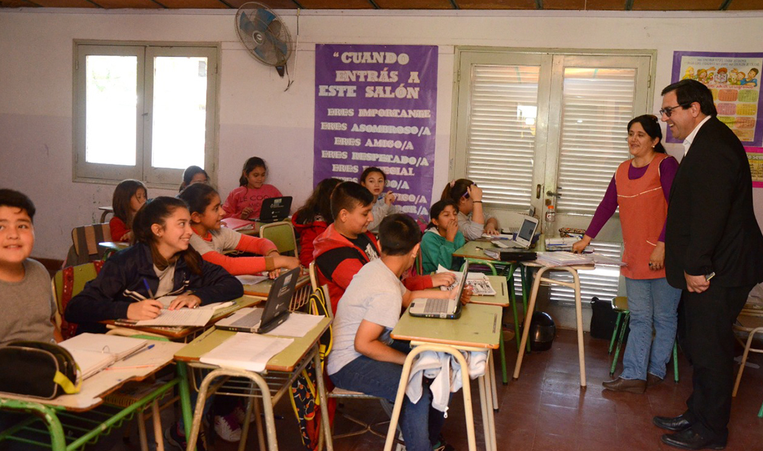 El Intendente Vallejos hizo entrega del FAE a instituciones educativas de la ciudad