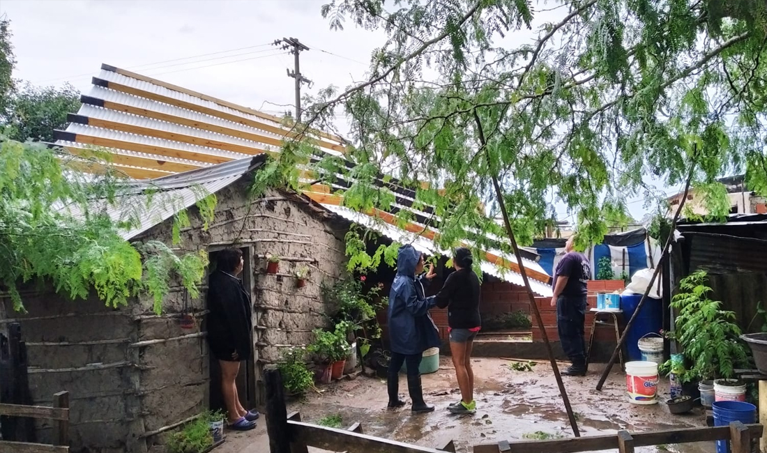 Por la tormenta se destechó una vivienda en la zona sur de Reconquista