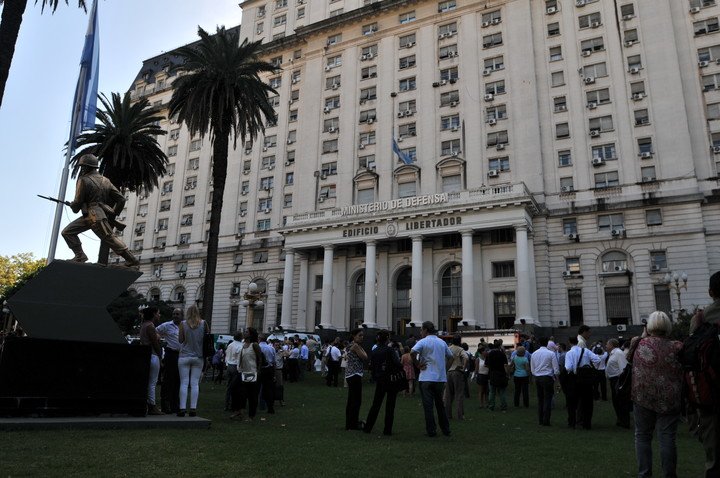 Hallaron explosivos en un baño del Ministerio de Defensa