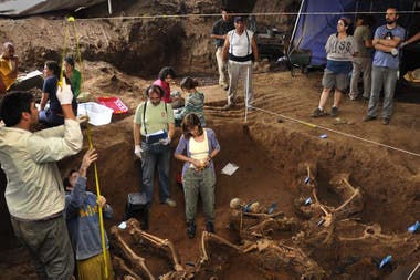 El Equipo Argentino de Antropología Forense, postulado al Premio Nobel de la Paz 2020
