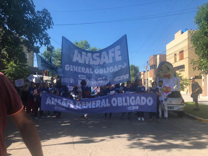 Docentes en huelga se manifestaron este lunes en Reconquista