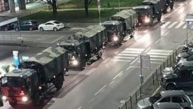 El Ejército italiano saca decenas de féretros de Bérgamo