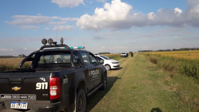 Detuvieron a dos agentes policiales con cocaína