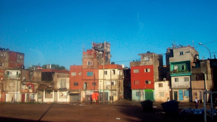El kirchnerismo presentó un plan para frenar los contagios en la Villa 31