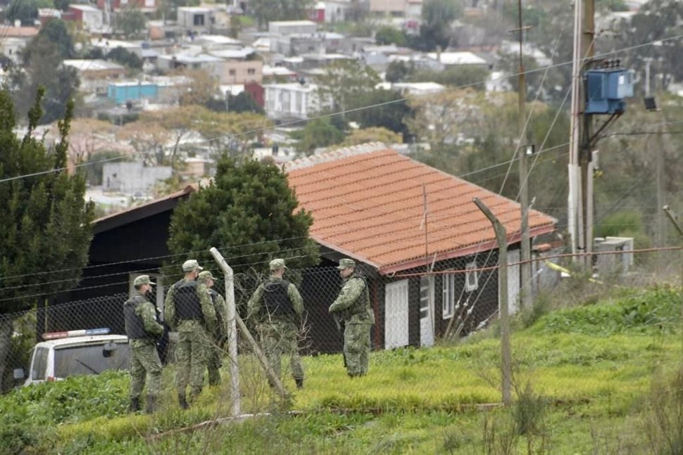 Conmoción en Uruguay: hallaron a tres infantes de la Marina asesinados en un puesto de guardia de Montevideo