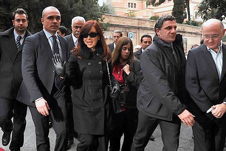 Hallaron muerto a un custodio de Cristina Fernández