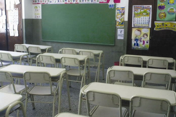 Gremios docentes rechazaron la “decisión unilateral de pagar un bono en negro”