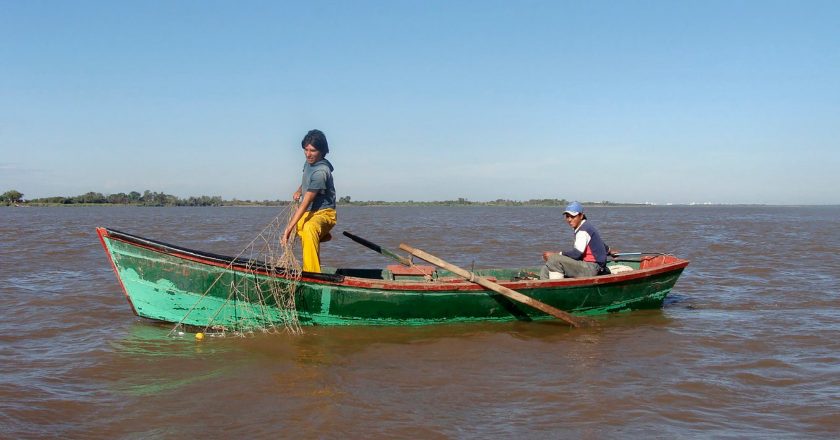 La Provincia articuló con Nación una asistencia extraordinaria a pescadores santafesinos