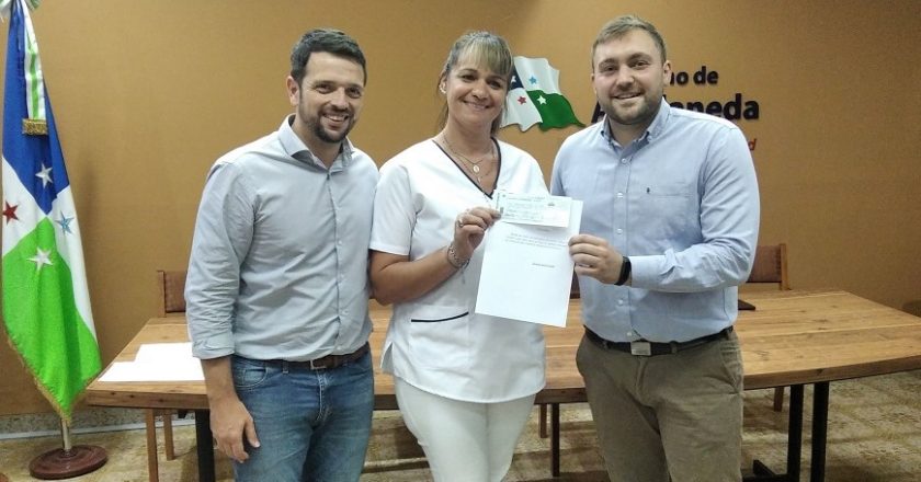 Avellaneda entregó 3 millones de pesos a escuelas primarias