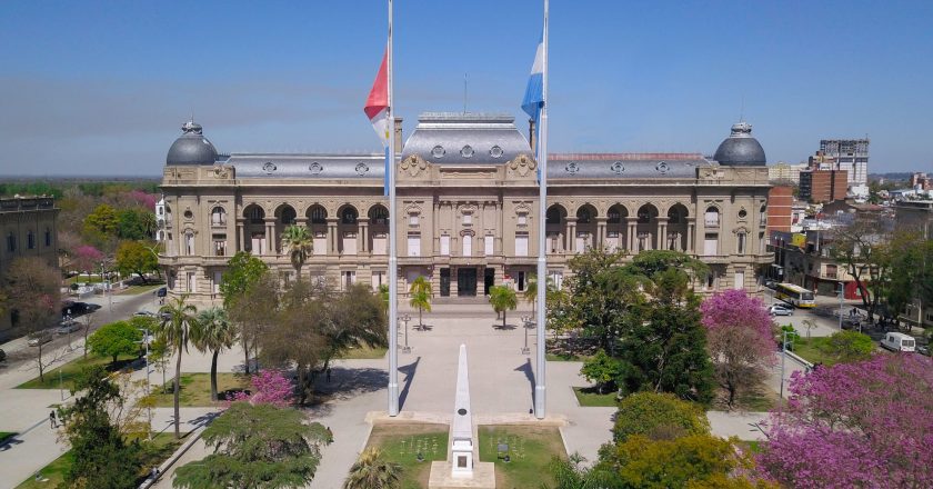 Paritarias santafesinas: el gobierno ofreció un 40% a docentes y estatales
