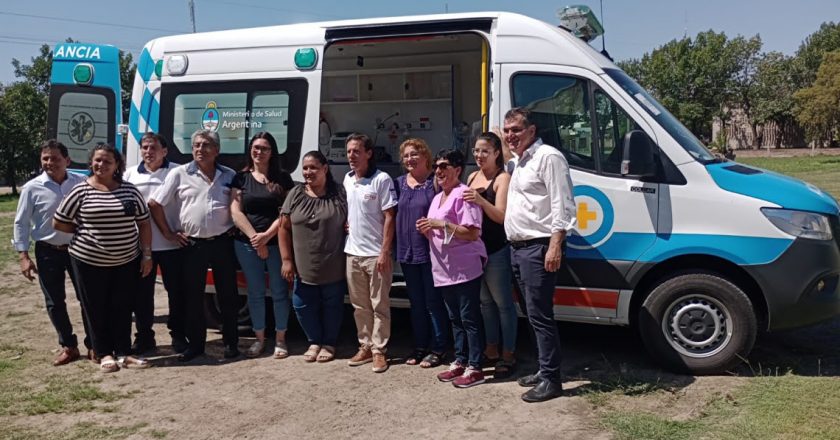 Villa Ocampo y Las Toscas recibieron ambulancias equipadas. Pronto entregan una más en el norte