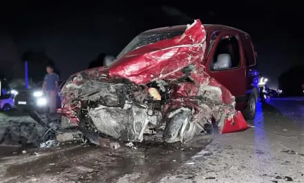 Choque de frente entre un camión y un utilitario en el acceso norte de Avellaneda