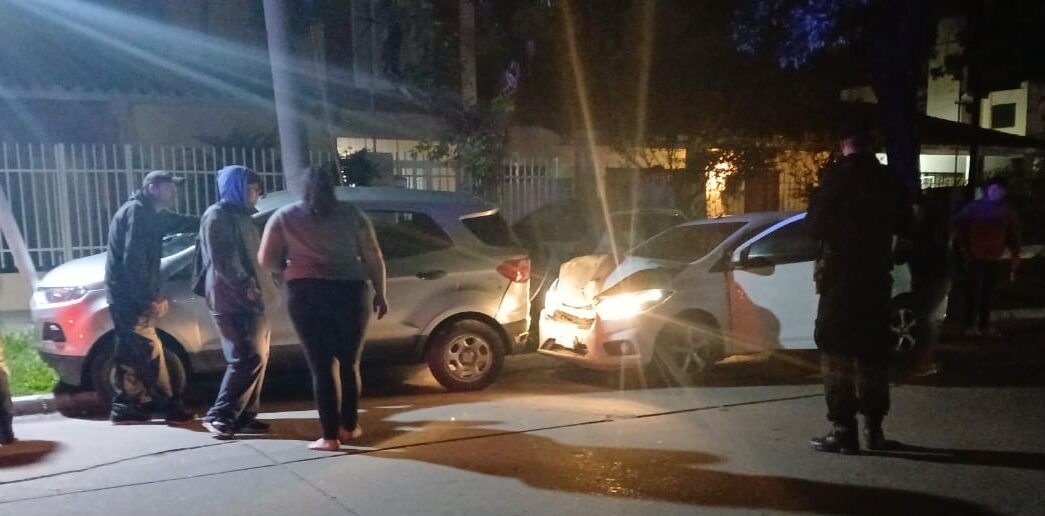 Un joven de 20 años chocó contra una camioneta estacionada ...